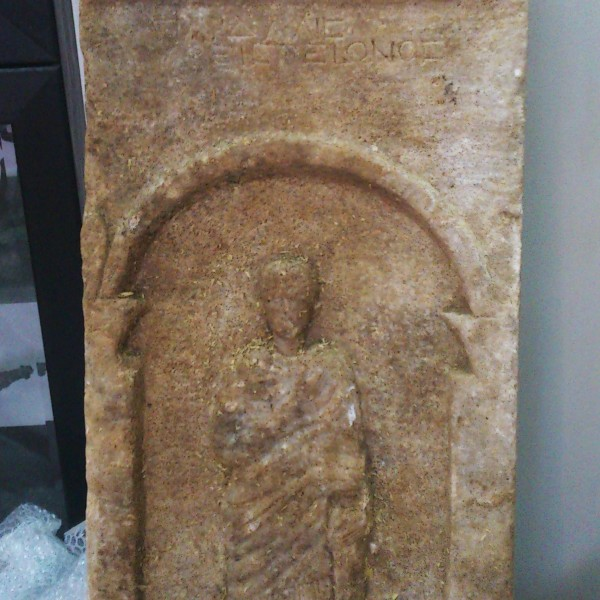 Διαπραγματεύονταν  πώληση επιτύμβιας στήλης των Ρωμαϊκών χρόνων